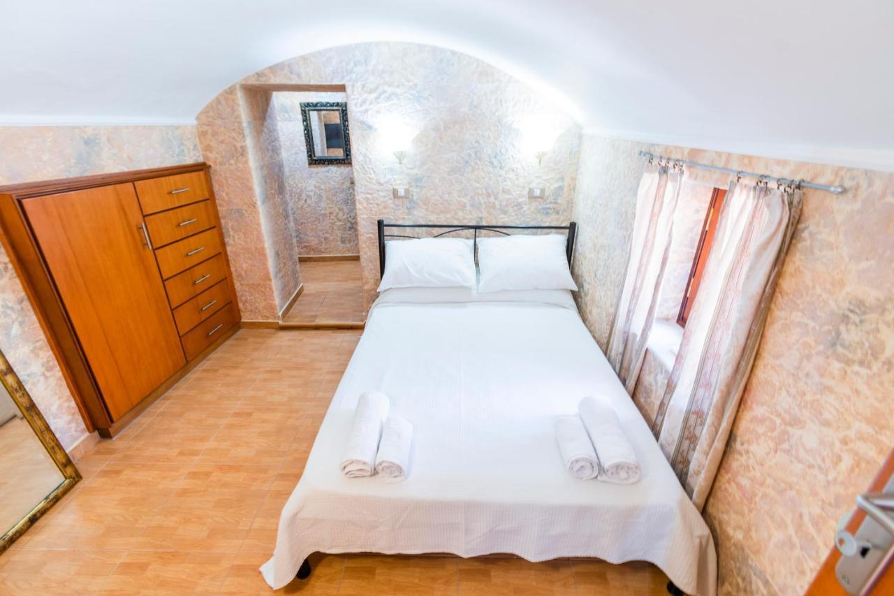 Eirini Apartment Сими Екстериор снимка