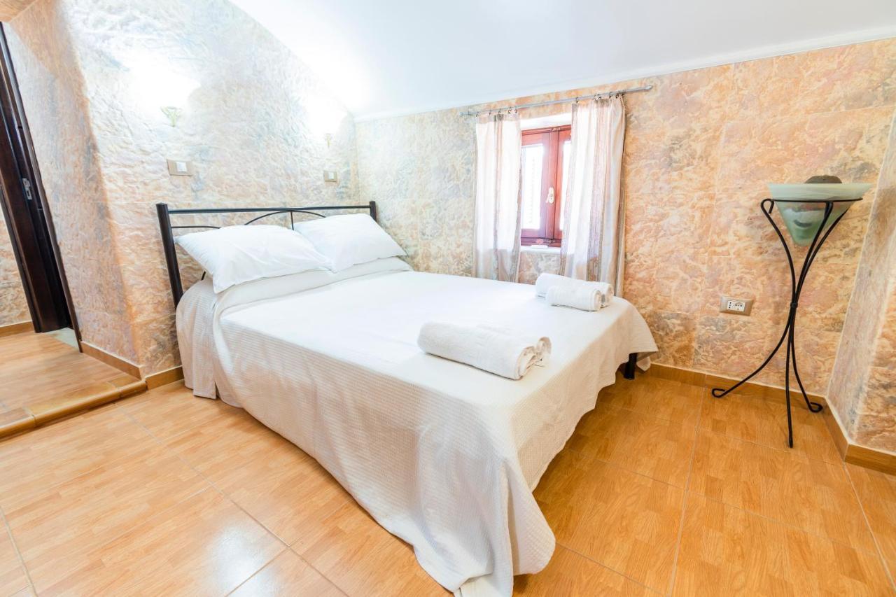 Eirini Apartment Сими Екстериор снимка