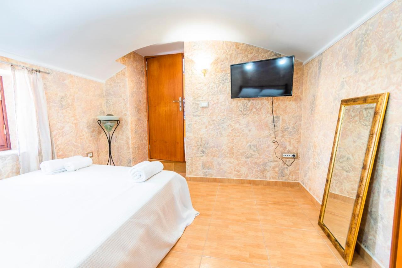 Eirini Apartment Сими Екстериор снимка