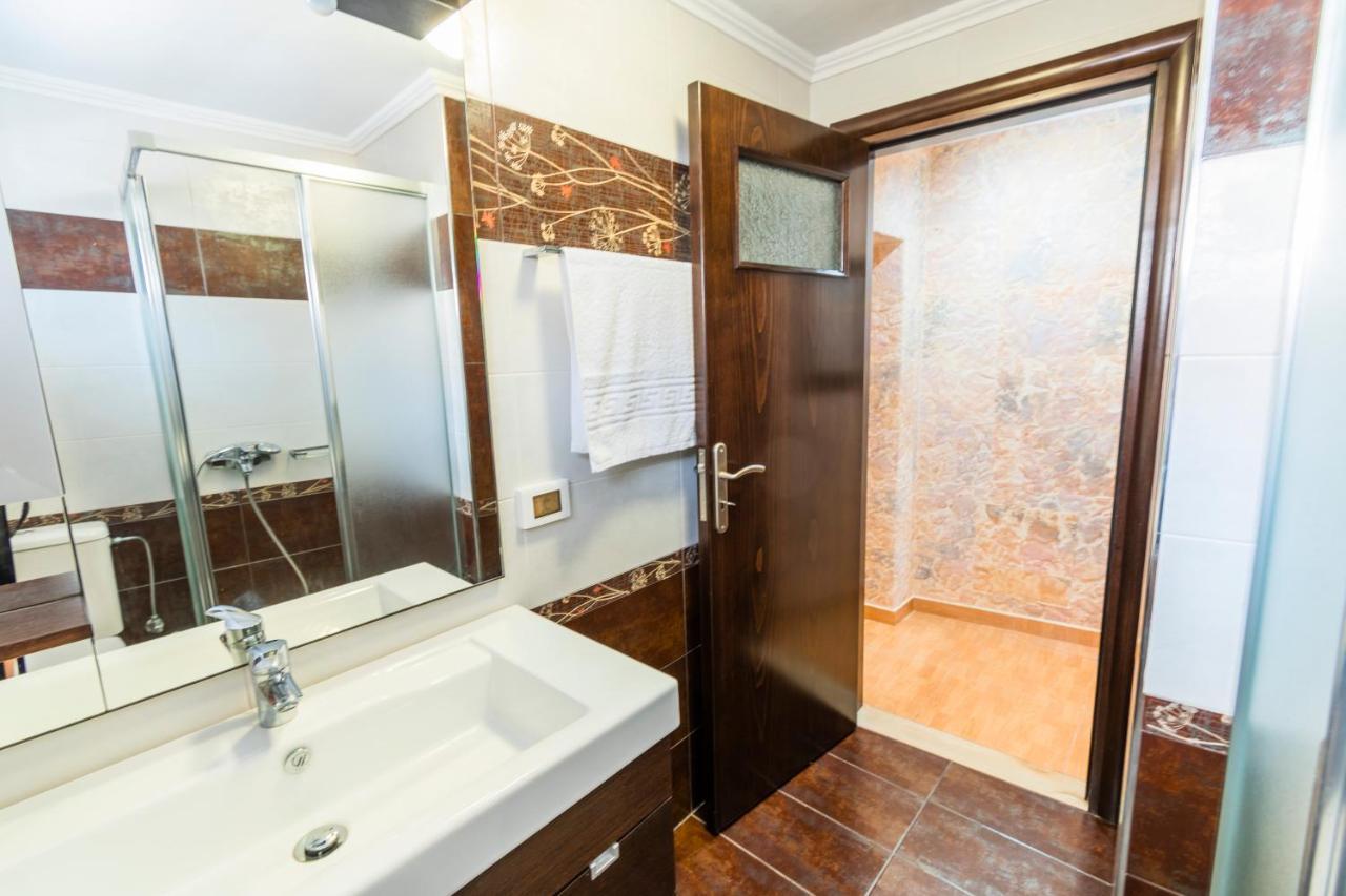 Eirini Apartment Сими Екстериор снимка